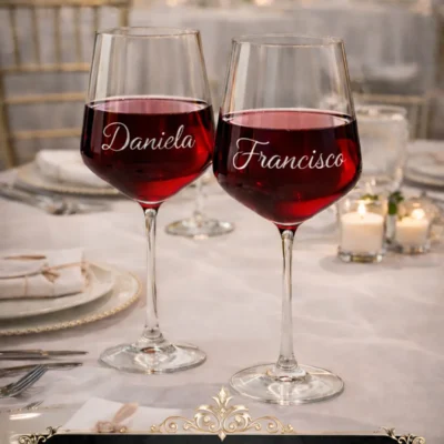 Copas de vino personalizadas para invitados de boda